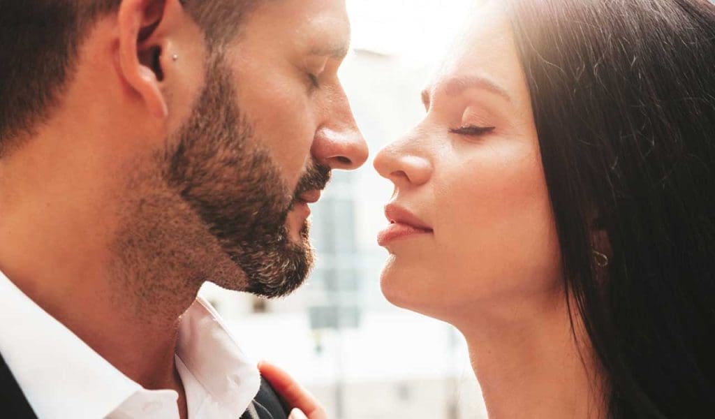 Why Wearing Perfume on a Date Matters